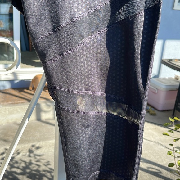 Black Ideology capri stretch leggings - Picture 4 of 4